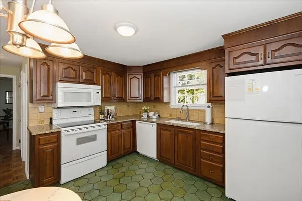 $850,000 | 9 Winter Street, Burlington, MA 01803