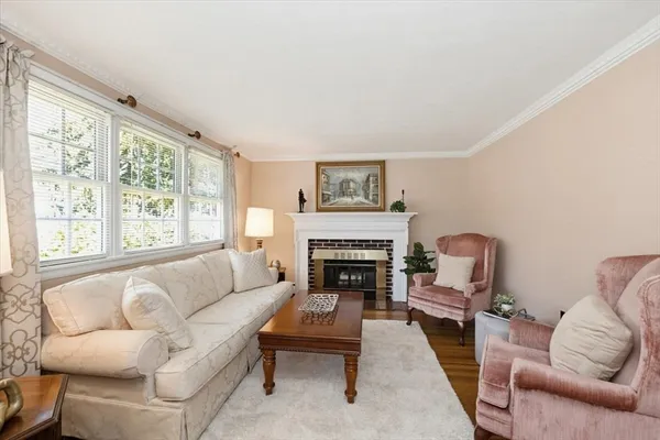 $850,000 | 9 Winter Street, Burlington, MA 01803