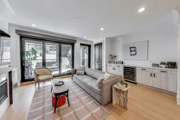 $999,000 | 1363 West Hubbard Street, Unit 1, Chicago, IL 60642