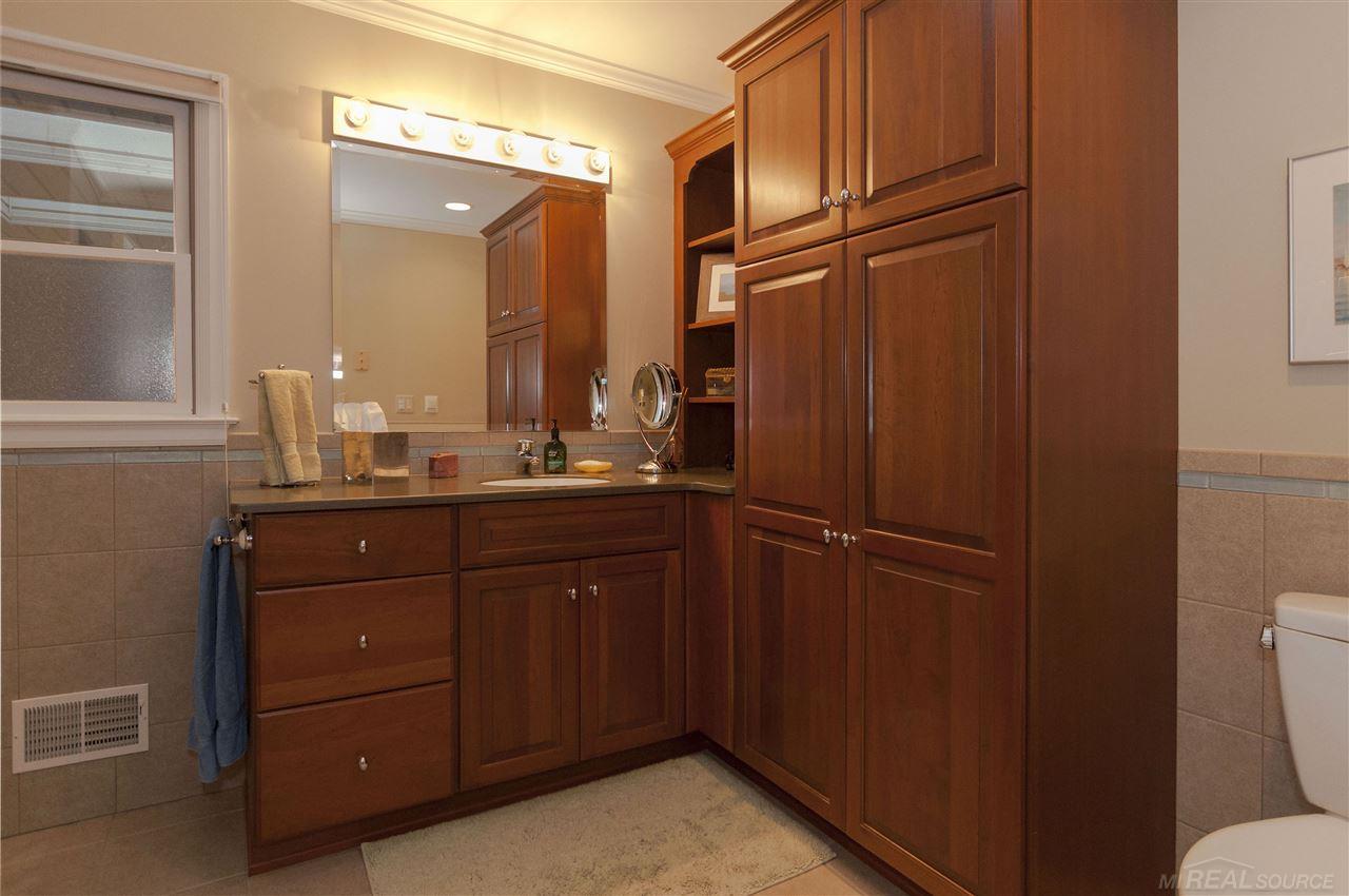 727 North Renaud Road Grosse Pointe, MI 48236 - Photo 25 of 37 31308176-24.JPG
