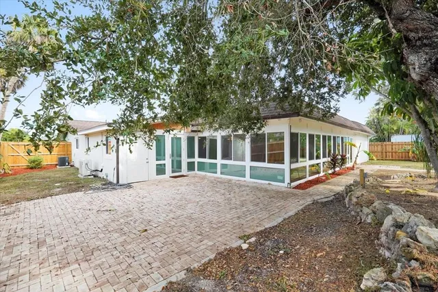 $850,000 | 4811 26th Avenue West, Bradenton, FL 34209