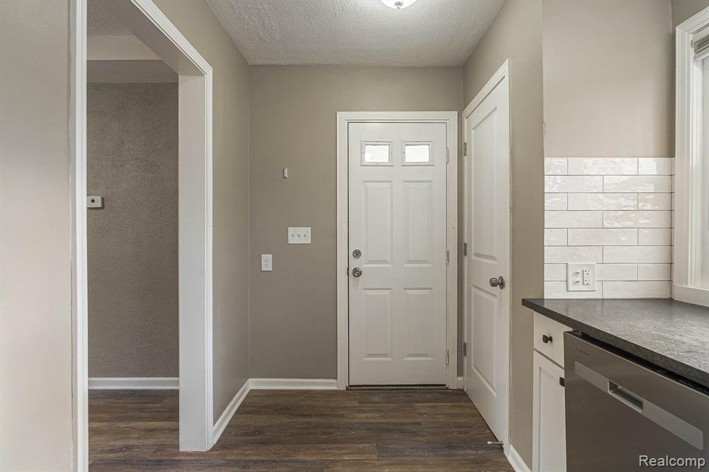 16010 West 13 Mile Road Beverly Hills, MI 48025 - Photo 15 of 21