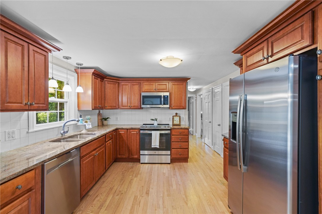 5 Cold Spring Road Barrington, RI 02806 - Photo 11 of 45
