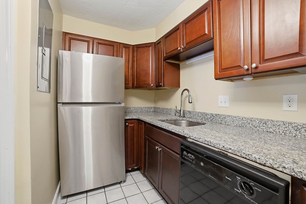 11 Gibbs Street, Unit B17 Worcester, MA 01607 - Photo 5 of 19