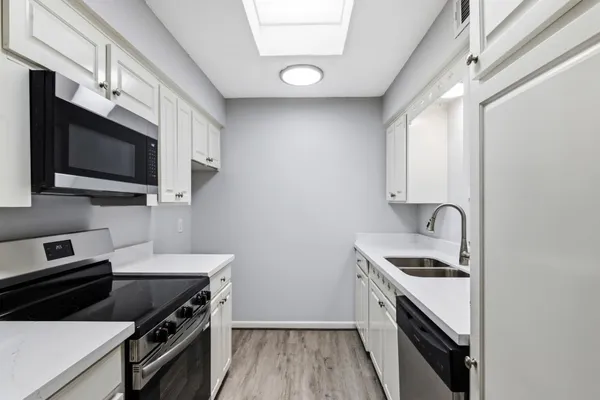$1,195 | 2744 Briarhurst Drive, Unit 49, Houston, TX 77057