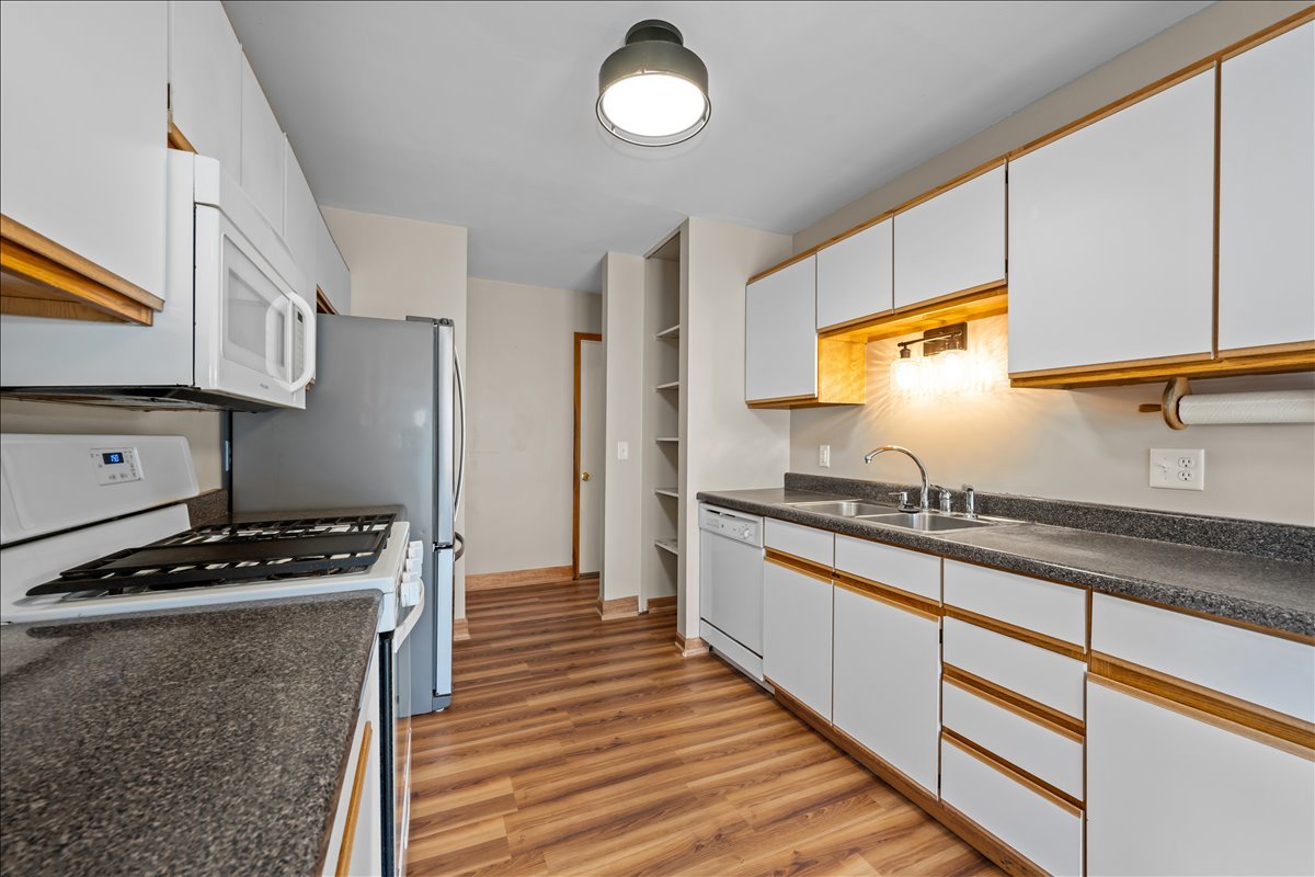 124 Heathgate Road Montgomery, IL 60538 - Photo 13 of 28 a kitchen with stainless steel appliances a sink stove and cabinets