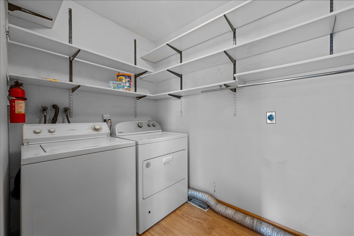 124 Heathgate Road Montgomery, IL 60538 - Photo 24 of 28 a utility room with dryer and washer