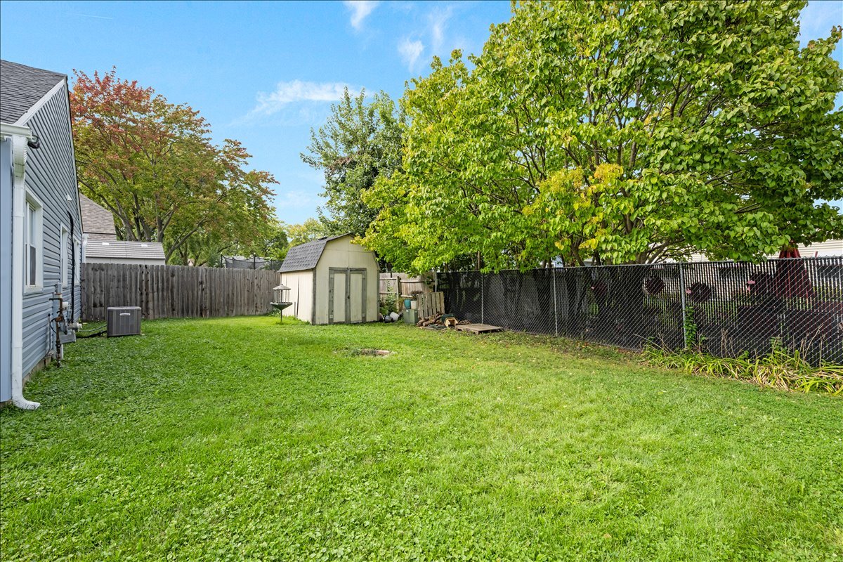 124 Heathgate Road Montgomery, IL 60538 - Photo 27 of 28 a view of a back yard