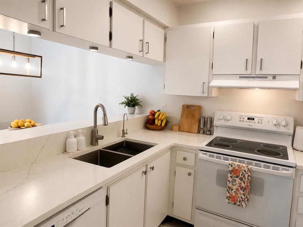 3221 South Beneva Road, Unit 204 Sarasota, FL 34232 - Photo 5 of 11 Gallery Image 5