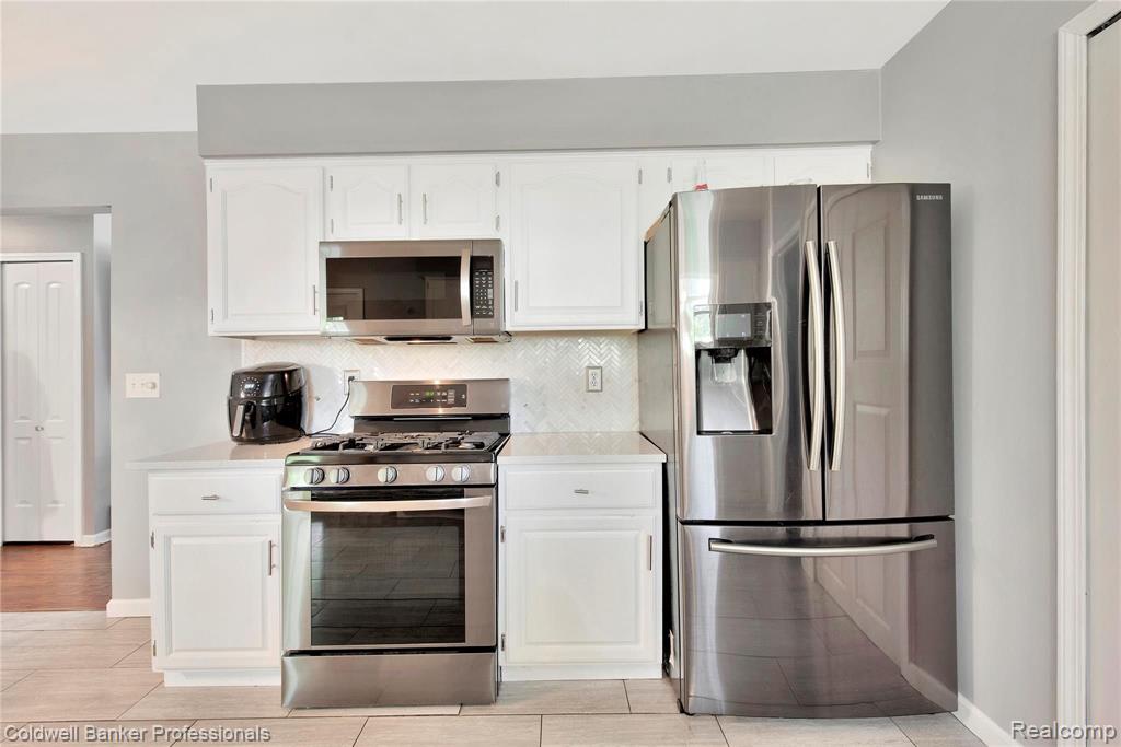 2950 Simpson Drive Rochester Hills, MI 48309 - Photo 4 of 21