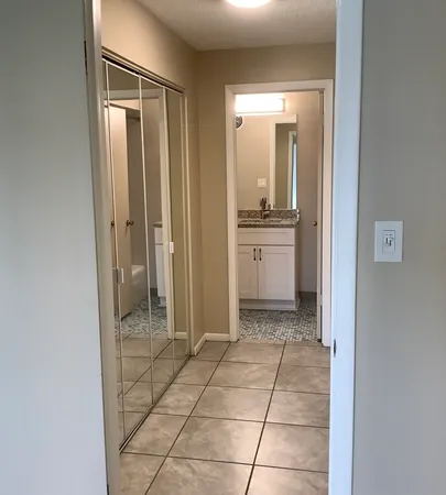 $1,495 | 10408 Menard Avenue, Unit 2B, Oak Lawn, IL 60453