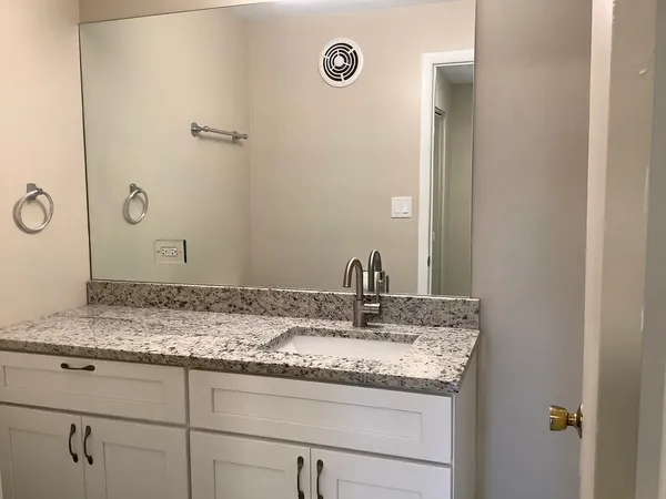 $1,495 | 10408 Menard Avenue, Unit 2B, Oak Lawn, IL 60453