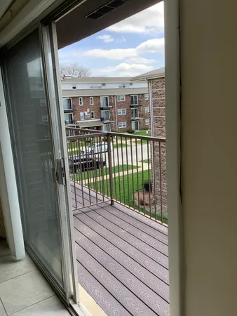 $1,495 | 10408 Menard Avenue, Unit 2B, Oak Lawn, IL 60453
