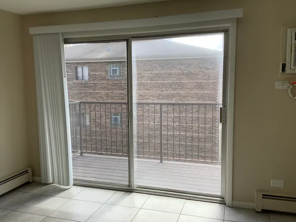$1,495 | 10408 Menard Avenue, Unit 2B, Oak Lawn, IL 60453