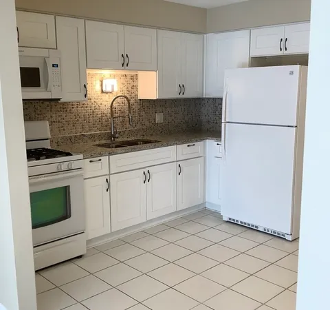 $1,495 | 10408 Menard Avenue, Unit 2B, Oak Lawn, IL 60453