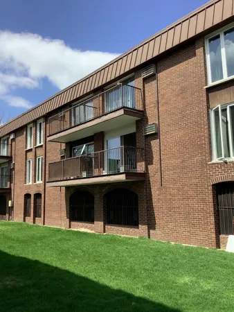 $1,495 | 10408 Menard Avenue, Unit 2B, Oak Lawn, IL 60453