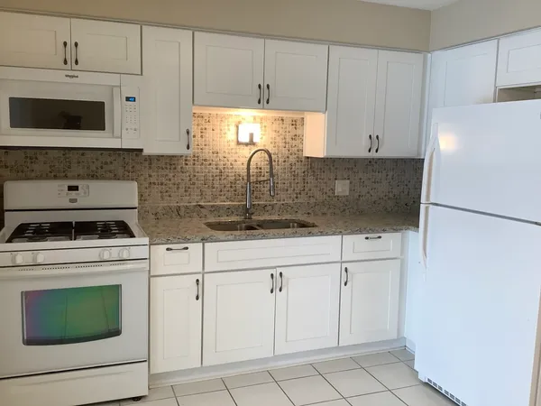 $1,495 | 10408 Menard Avenue, Unit 2B, Oak Lawn, IL 60453
