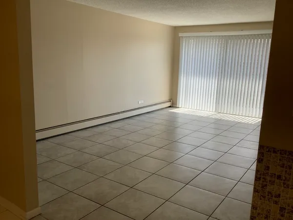 $1,495 | 10408 Menard Avenue, Unit 2B, Oak Lawn, IL 60453