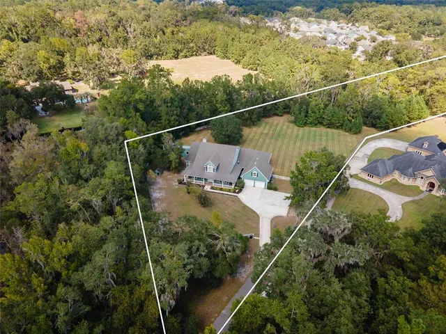 a view of a house with backyard and porch