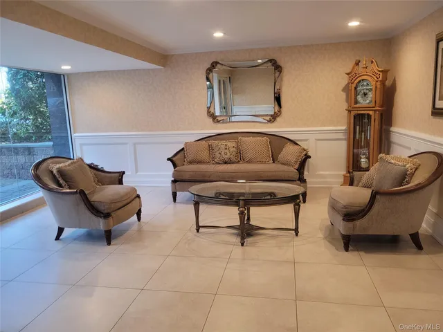 $199,000 | 43-25 Douglaston Parkway, Unit 4J | Douglaston