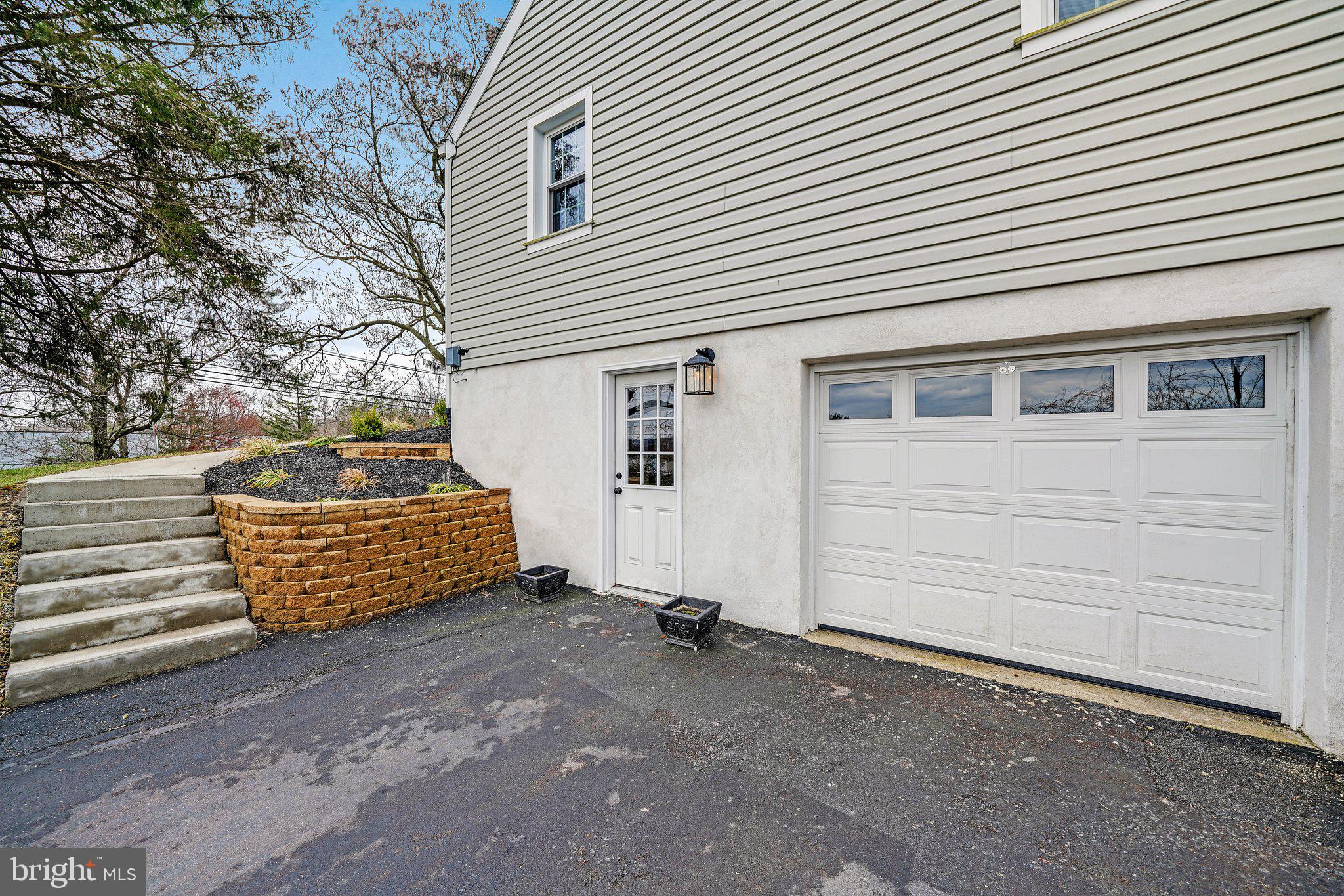 809 Laurelwood Road Pottstown, PA 19465 - Photo 3 of 24 Garage