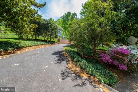 $1,275,000 | 7413 Rebecca Drive, Alexandria, VA 22307