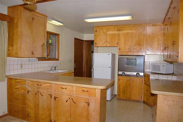 9709 North Colfax Road Spokane, WA 99218 - Photo 2 of 9