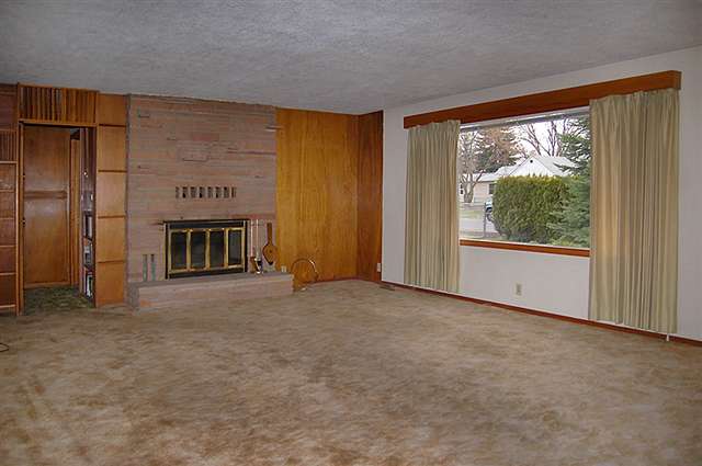 9709 North Colfax Road Spokane, WA 99218 - Photo 3 of 9