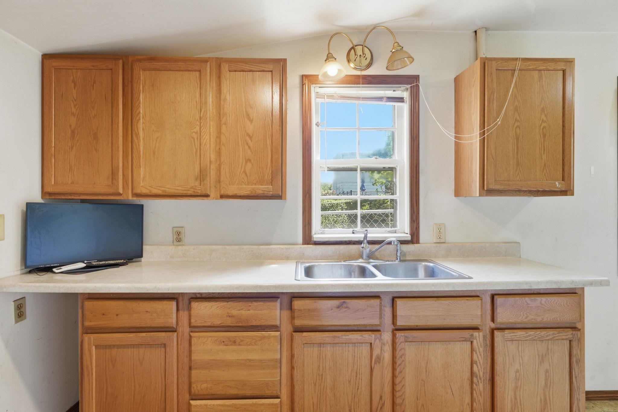 119 Rethke Avenue Madison, WI 53714 - Photo 9 of 36