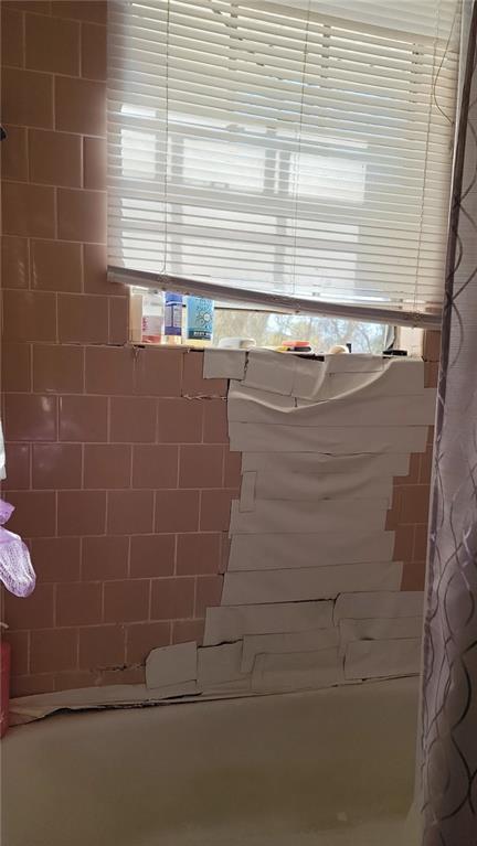 234 Howell Terrace Southwest Atlanta, GA 30331 - Photo 13 of 64 a bathroom with a shower