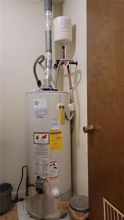 234 Howell Terrace Southwest Atlanta, GA 30331 - Photo 20 of 64 a bathroom with a sink and mirror
