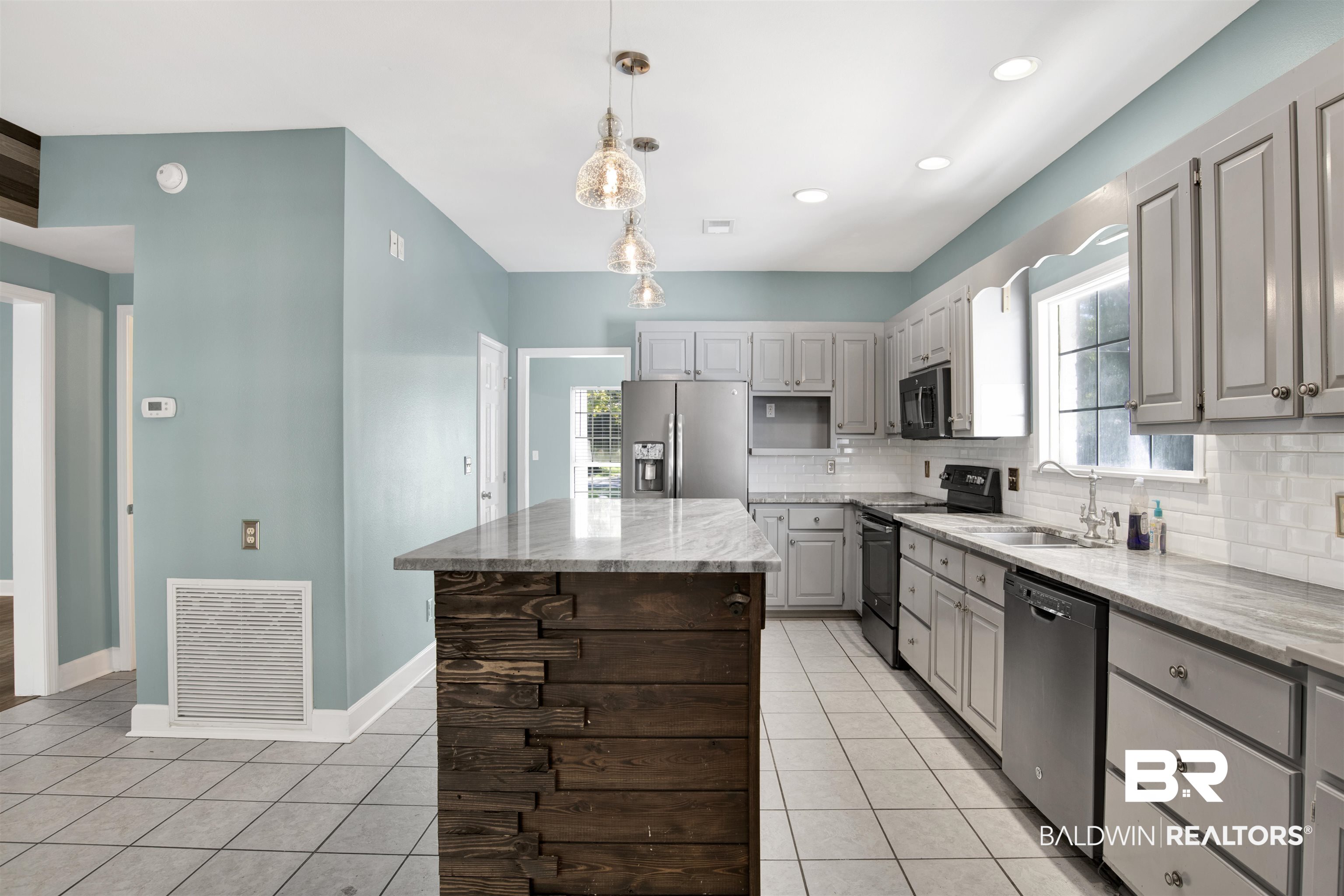 11835 Island Drive Foley, AL 36535 - Photo 25 of 53 Kitchen with light tile patterned floors, black appliances, healthy amount of natural light, backsplash, and recessed lighting