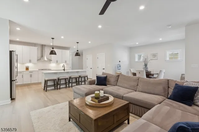 $1,039,999 | 44 Willow Lane, Parsippany, NJ 07054