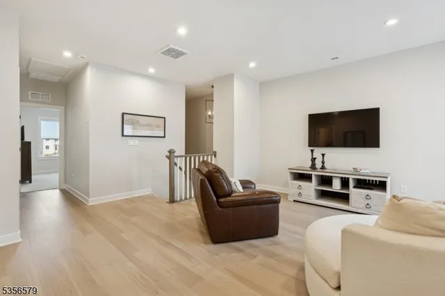 $1,039,999 | 44 Willow Lane, Parsippany, NJ 07054