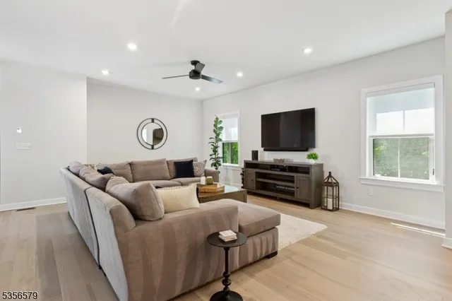 $1,039,999 | 44 Willow Lane, Parsippany, NJ 07054