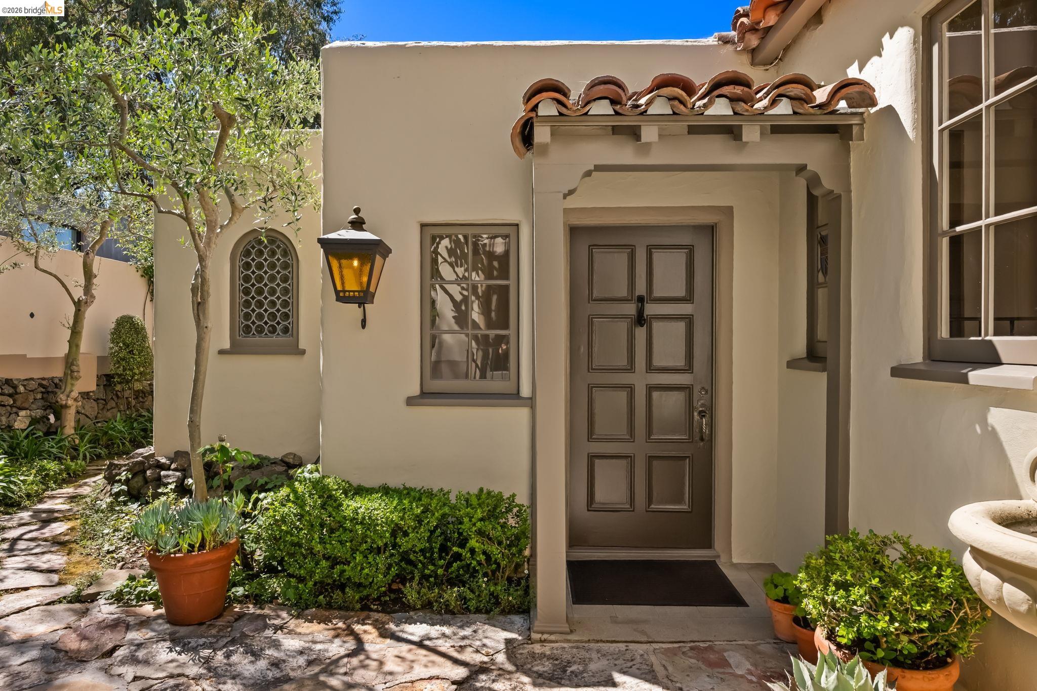 1004 Cragmont Avenue Berkeley, CA 94708 - Photo 5 of 57