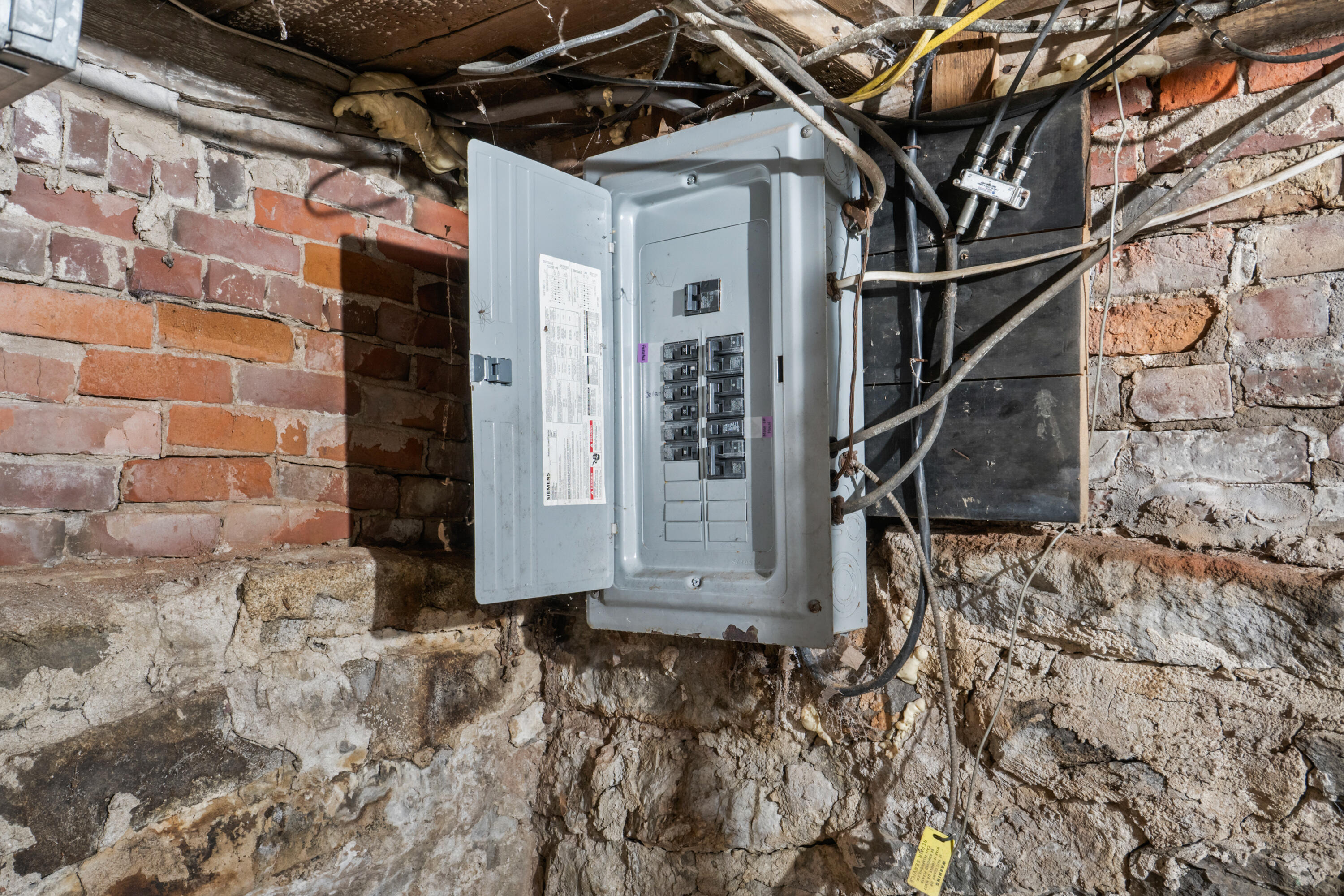 70 Spring Street Gardiner, ME 04345 - Photo 27 of 35 Electrical box