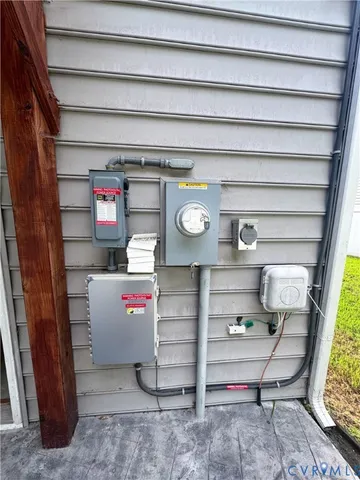 a view of a back yard