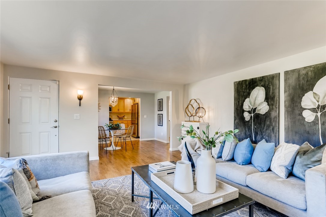 910 Daley Street Edmonds, WA 98020 - Photo 3 of 23 Gallery Image 3