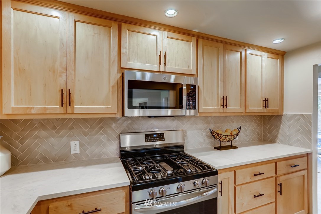 910 Daley Street Edmonds, WA 98020 - Photo 8 of 23 Gallery Image 8