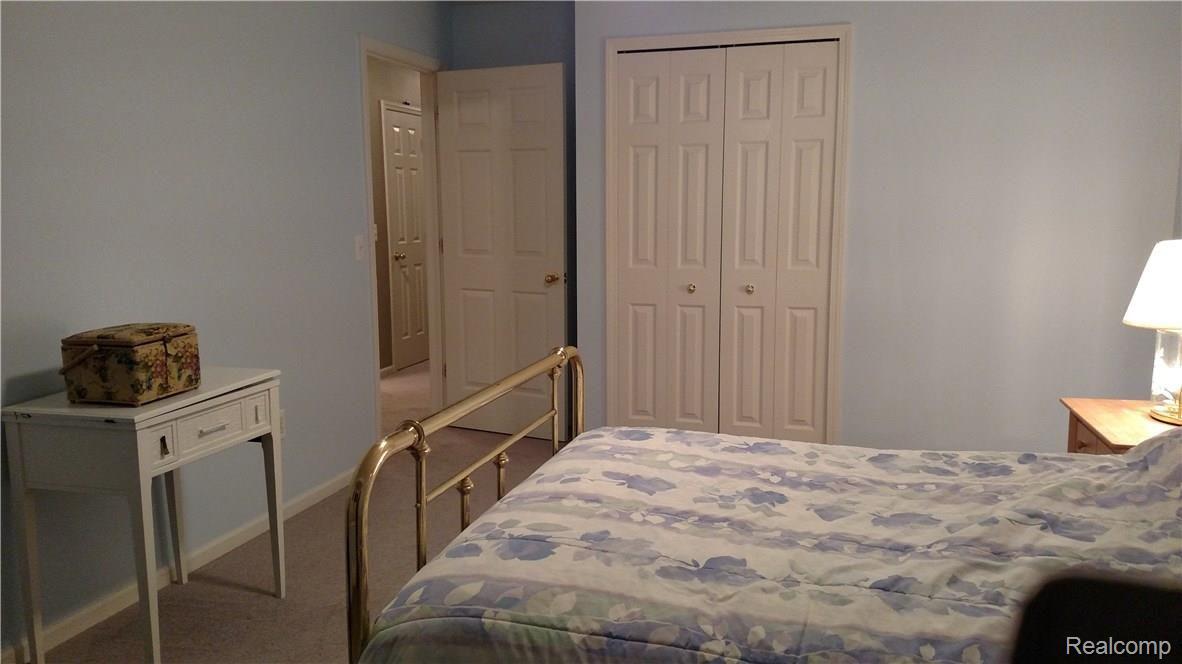 2041 Roundtree Rochester, MI 48307 - Photo 27 of 37 IMG_20170617_224842654.jpg