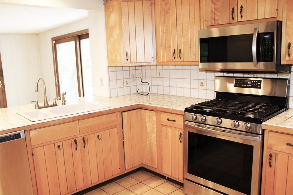 56 Chandler Road Burlington, MA 01803 - Photo 8 of 22 Gallery Image 8