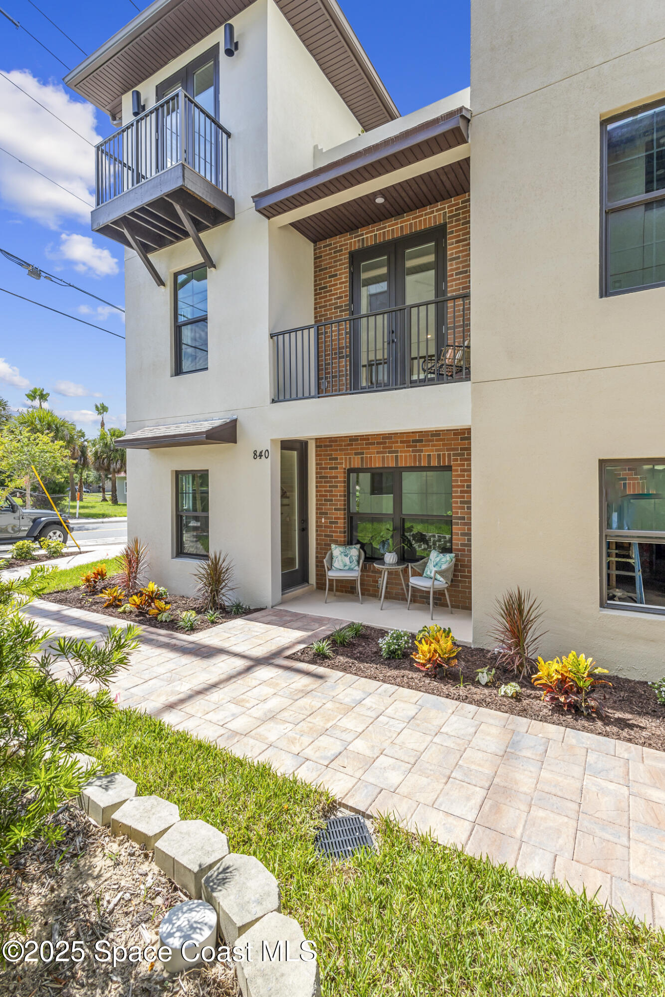 a view of a house with backyard and sitting area