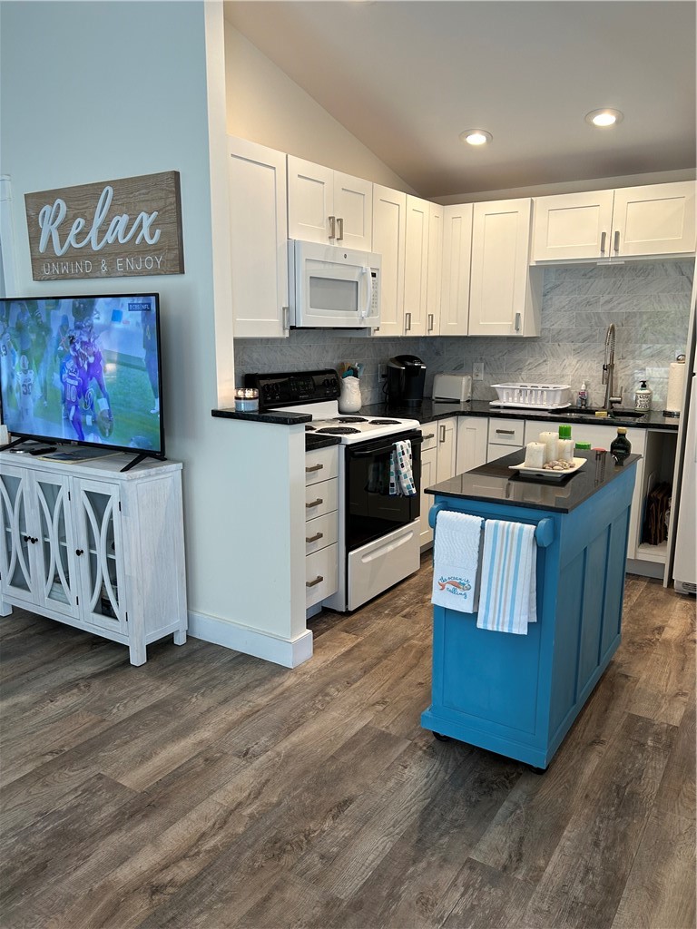 47 Juniper Road South Kingstown, RI 02879 - Photo 4 of 15