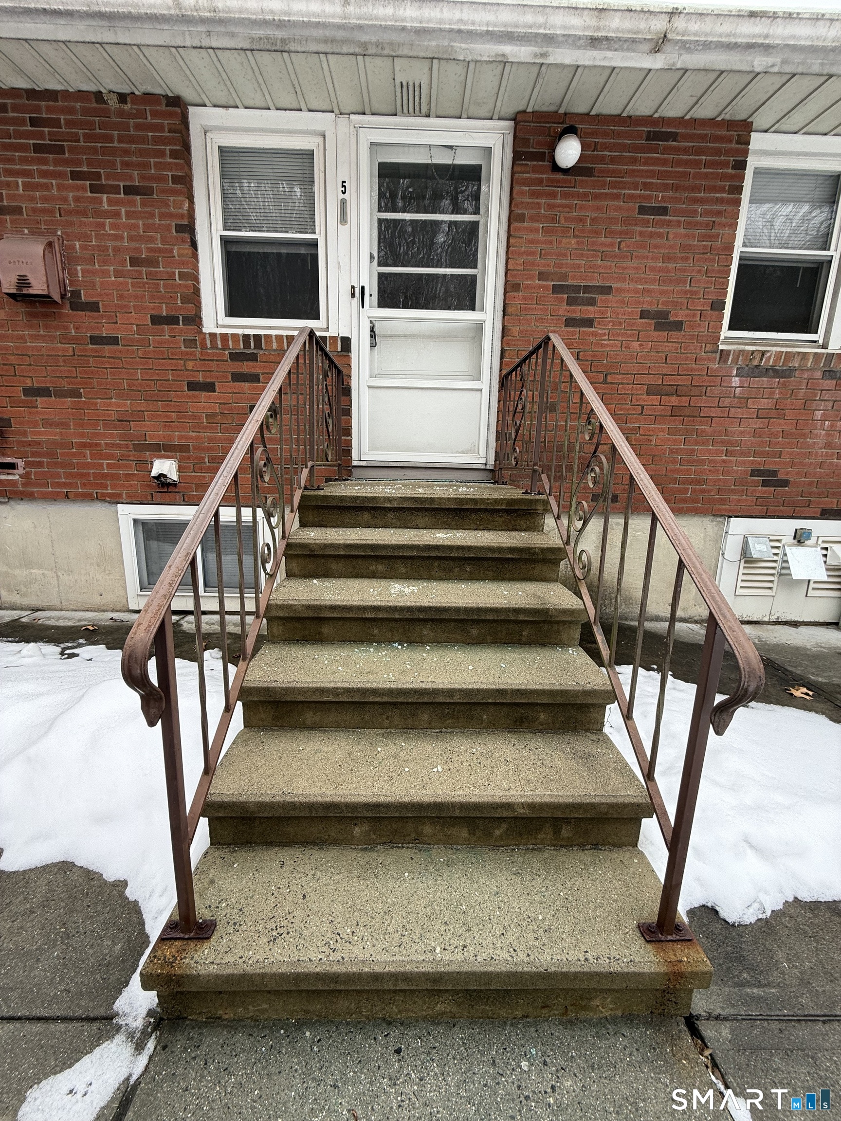 30 Bungay Road, Unit 5 Seymour, CT 06483 - Photo 3 of 14 a view of entryway