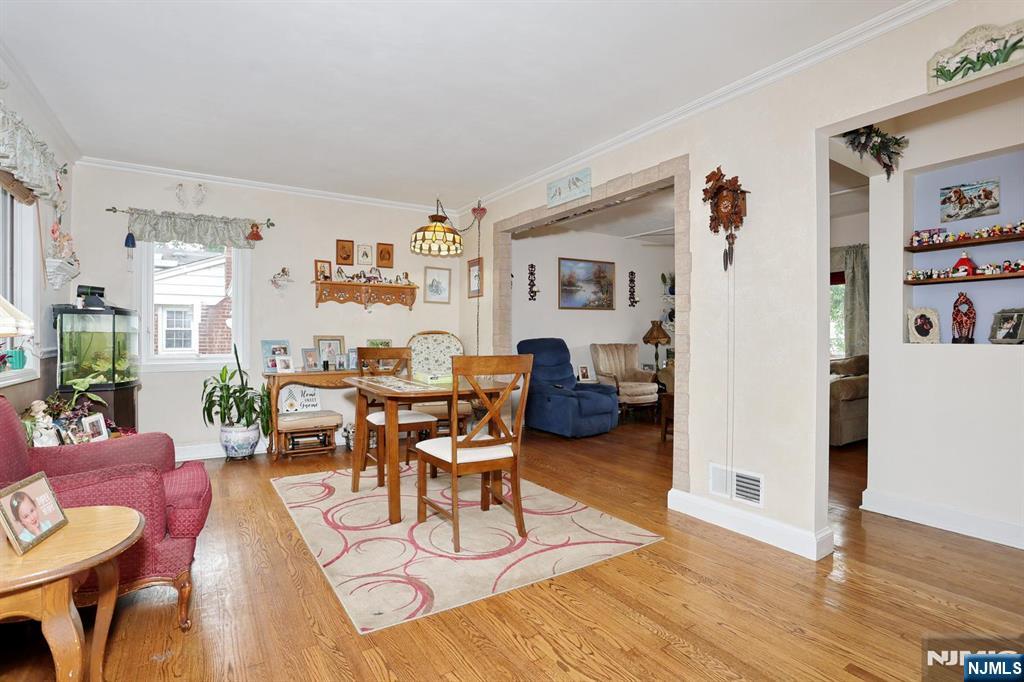 393 New Bridge Road Bergenfield, NJ 07621 - Photo 5 of 37