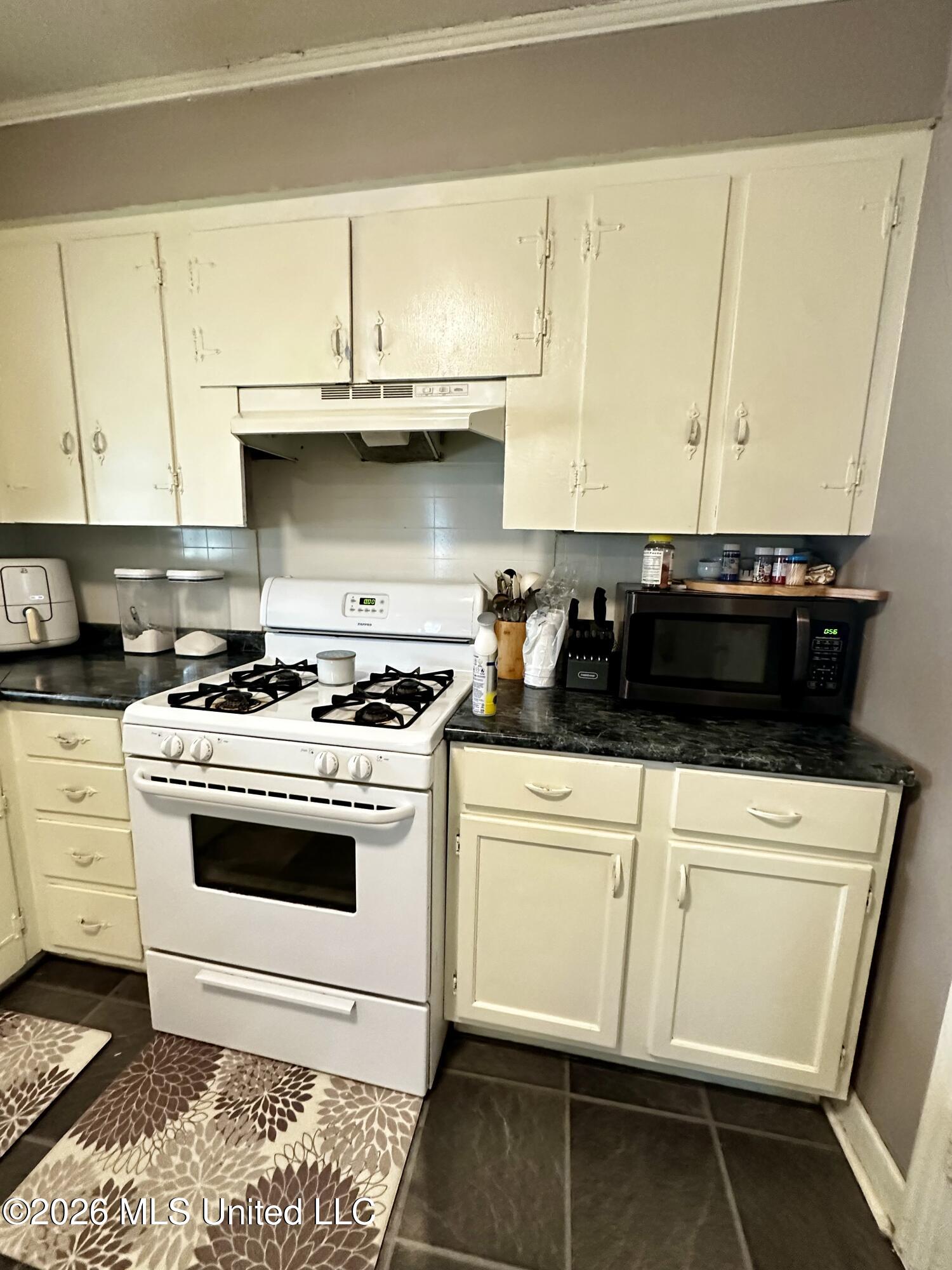 325 Sycamore Street Leland, MS 38756 - Photo 7 of 18 IMG_8851