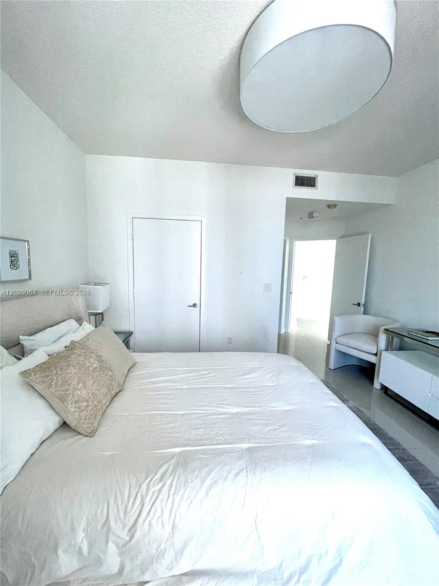 79 Southwest 12th Street, Unit 2407S Miami, FL 33130 - Photo 9 of 39