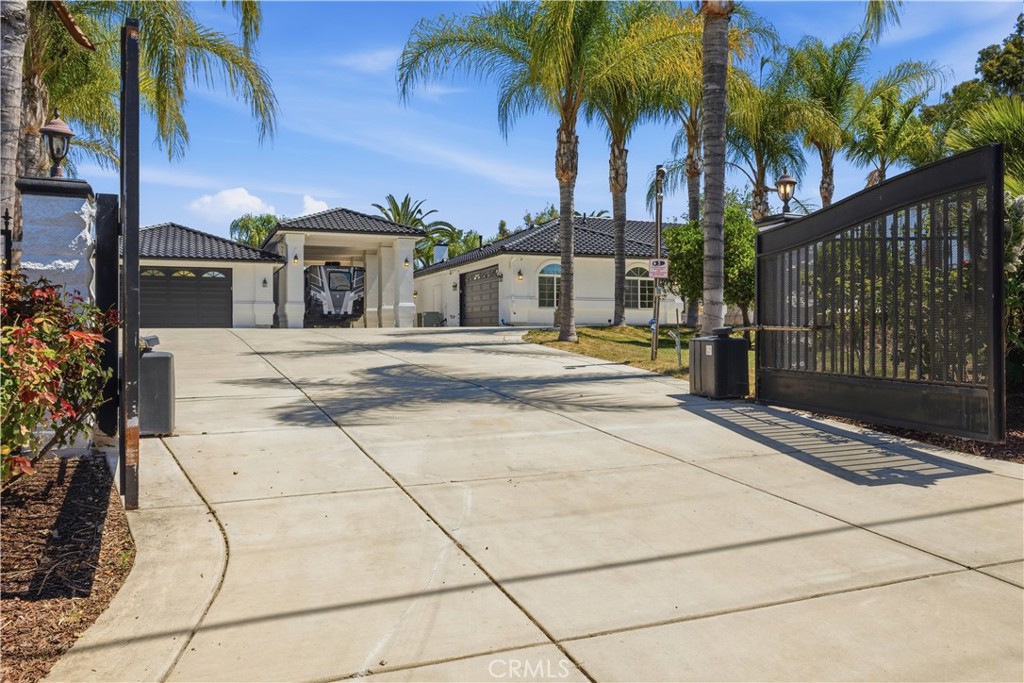 2189 Myers Street Riverside, CA 92503 - Photo 4 of 49