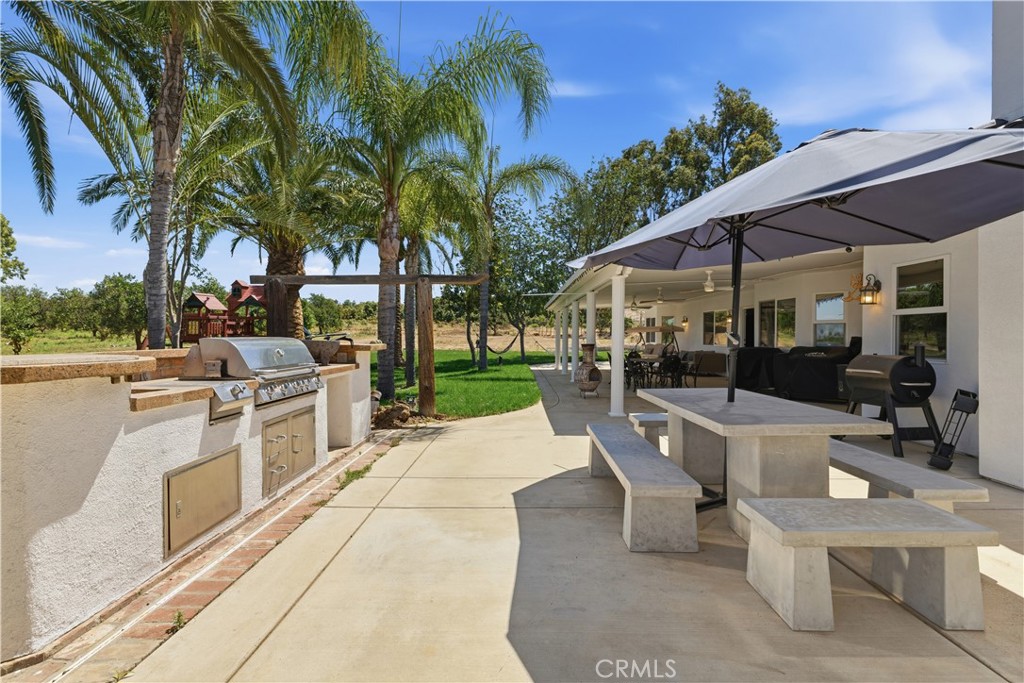 2189 Myers Street Riverside, CA 92503 - Photo 7 of 49